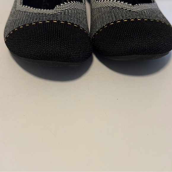 Black and white Rothy's - Picture 4 of 5